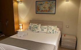Frank Host Roma Lux , Metro A A 50 M, Simple Check-In Con Codice A Qualsiasi Orario